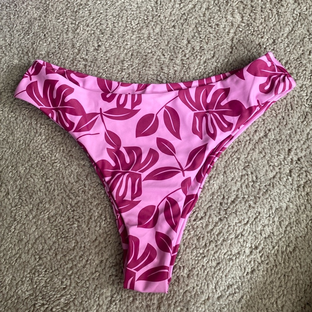 BRAND NEW pink/purple floral bikini bottoms